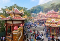      Đầu xuân hành hương về lễ hội núi Bà Đen   