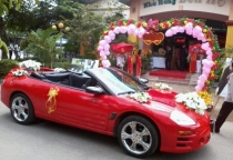      Thuê xe cưới mui trần giá rẻ   