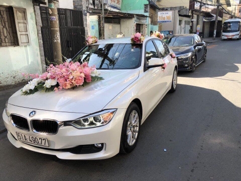 Rước dâu bằng xe sang 4 bánh