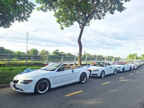 Đón dâu bằng xe mui trần