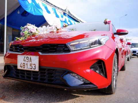 Rước dâu bằng xe sang 4 bánh