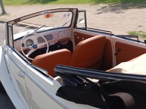 Đón dâu bằng xe mui trần