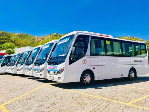 Đoàn xe 45 chỗ rước dâu