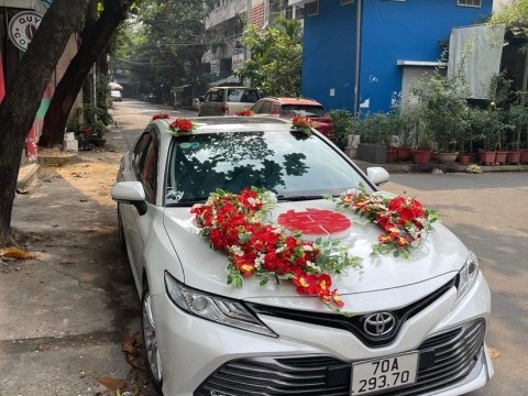 Rước dâu bằng xe sang 4 bánh