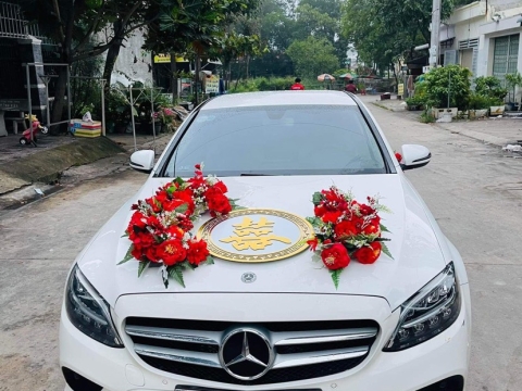 Rước dâu bằng xe sang 4 bánh