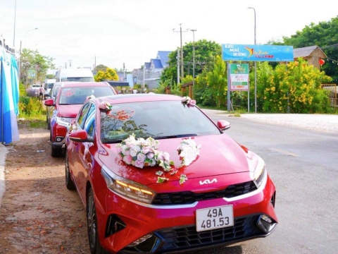 Rước dâu bằng xe sang 4 bánh