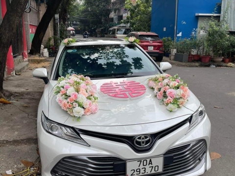 Rước dâu bằng xe sang 4 bánh